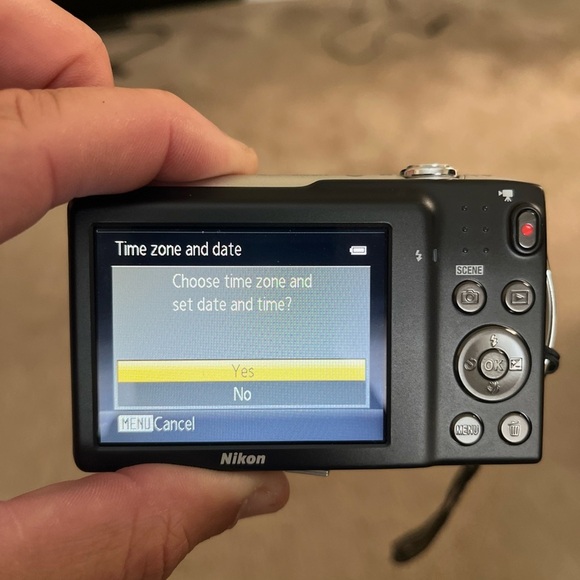 Nikon COOLPIX S3300 Silver Camera Bundle - Picture 16 of 16